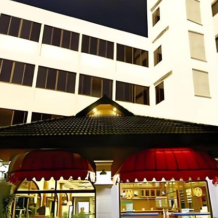 Super Oyo 1096 Winner Inn Hotel Čiang Mai Exteriér fotografie