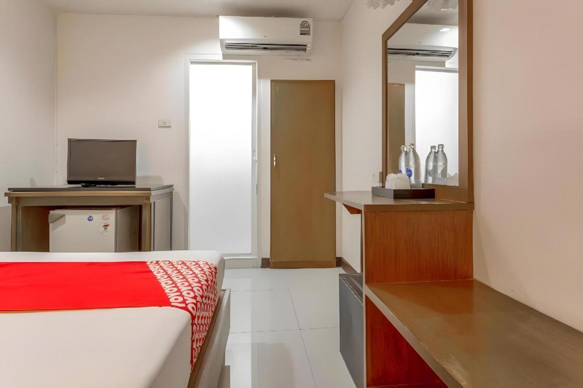 Super Oyo 1096 Winner Inn Hotel Čiang Mai Exteriér fotografie