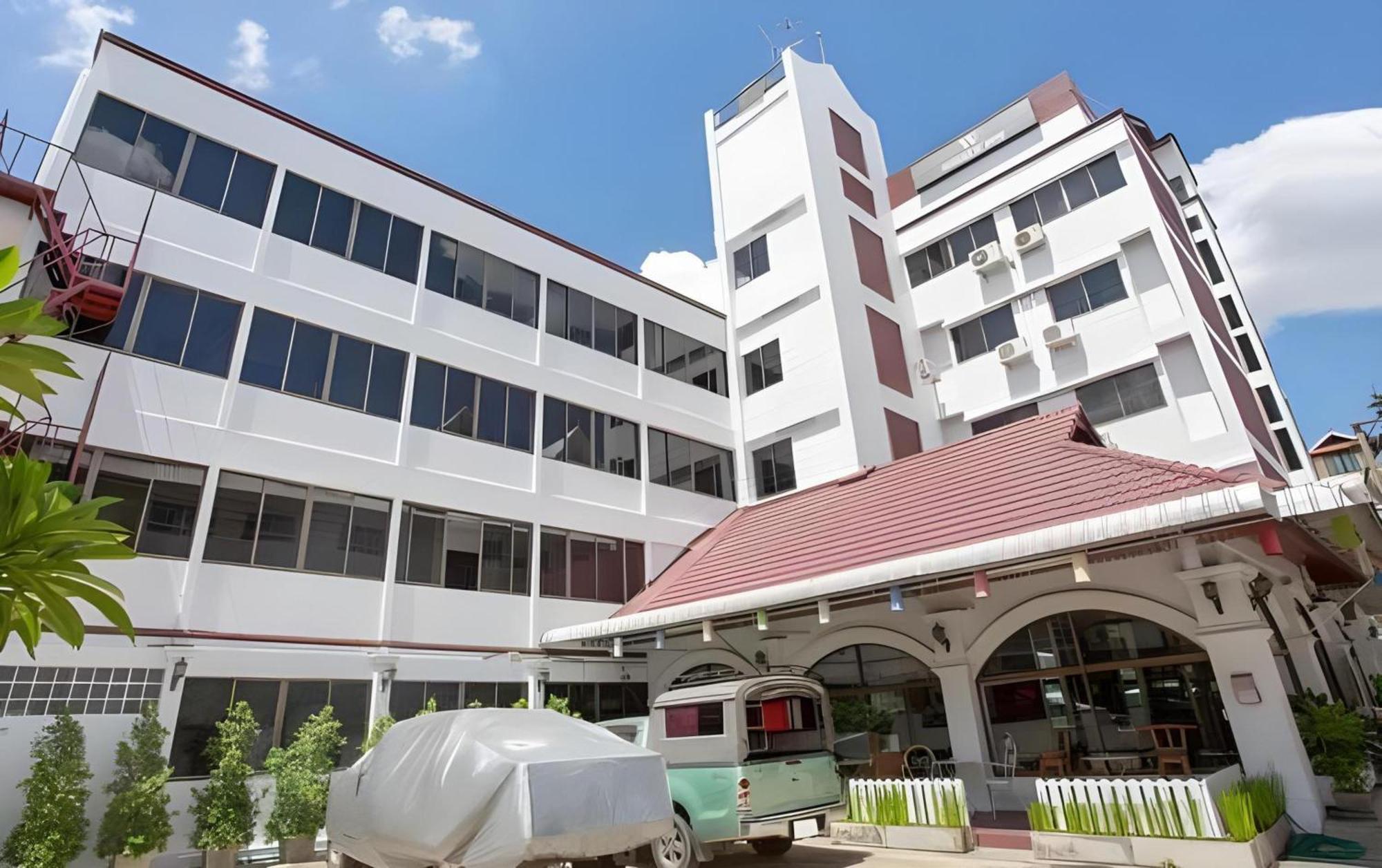 Super Oyo 1096 Winner Inn Hotel Čiang Mai Exteriér fotografie